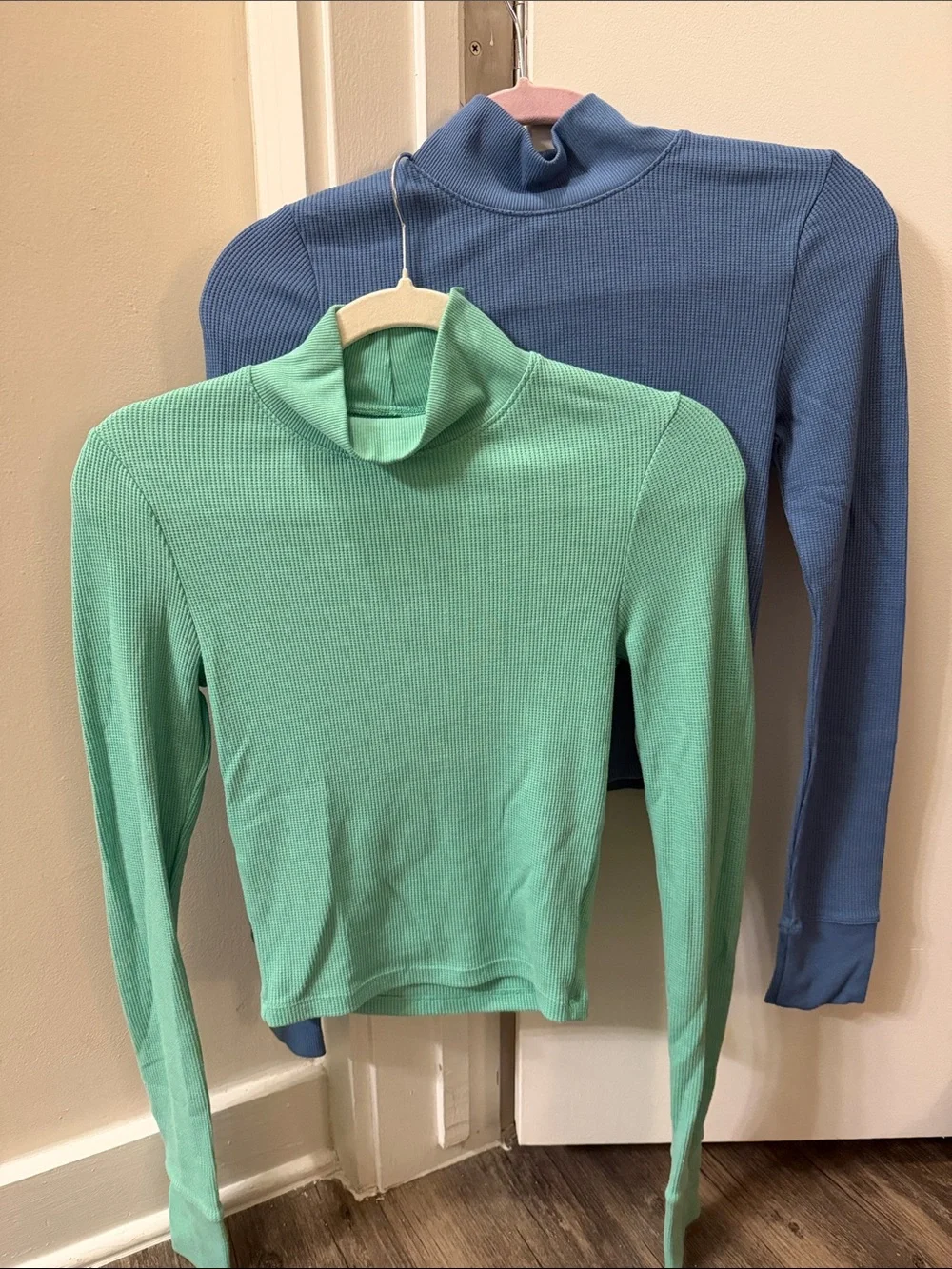 American Eagle Outfitters Ribbed Mock Neck Top - Mint & Blue